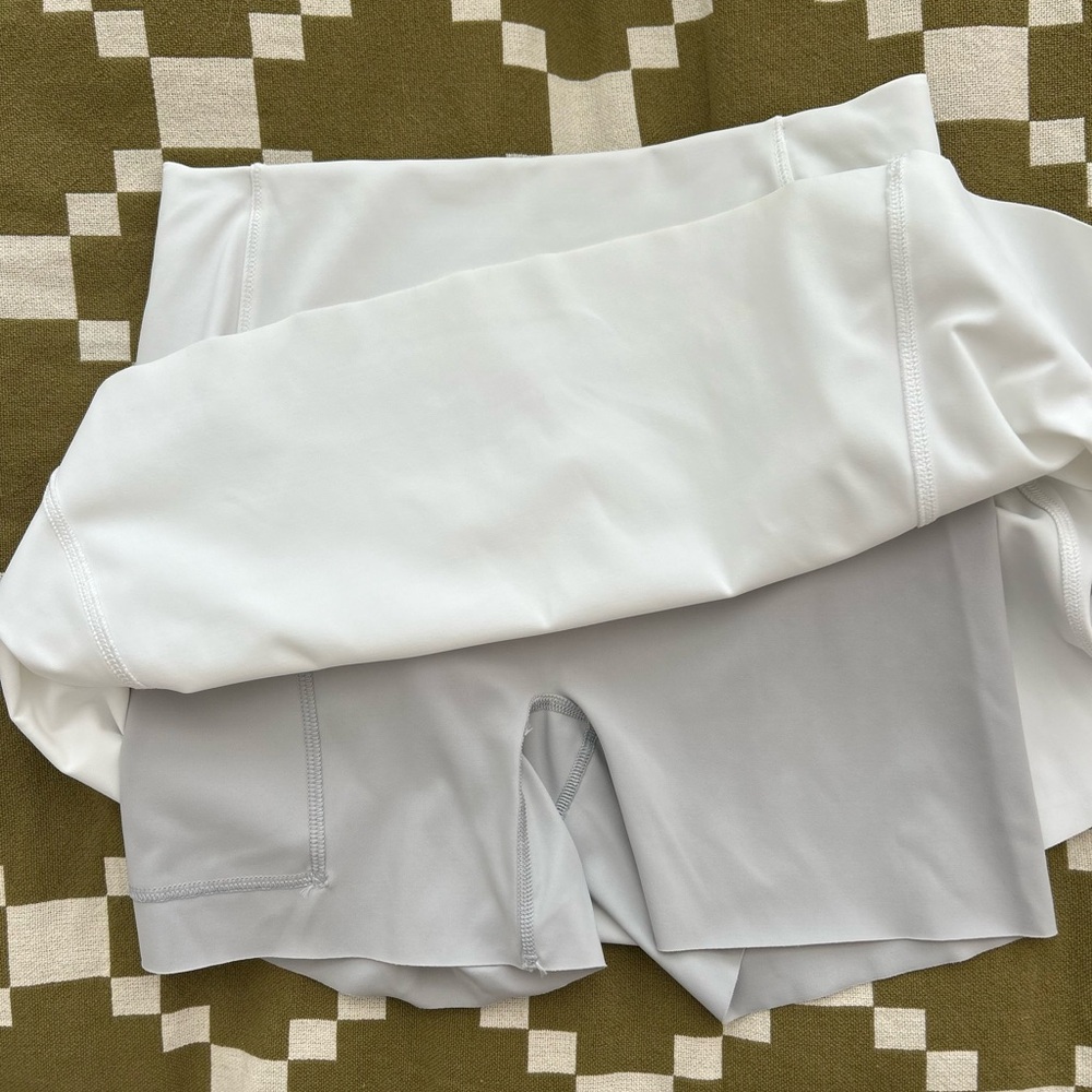 Spanx 14” Long Skort with Mid-Tummy Compression Vivid White Small - Picture 4 of 5
